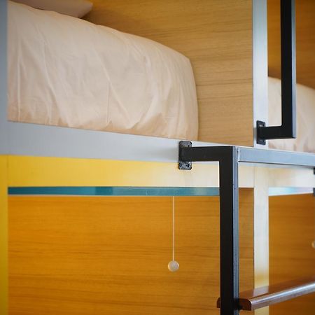 Borough Capsule Hostel Bali Легиан Экстерьер фото