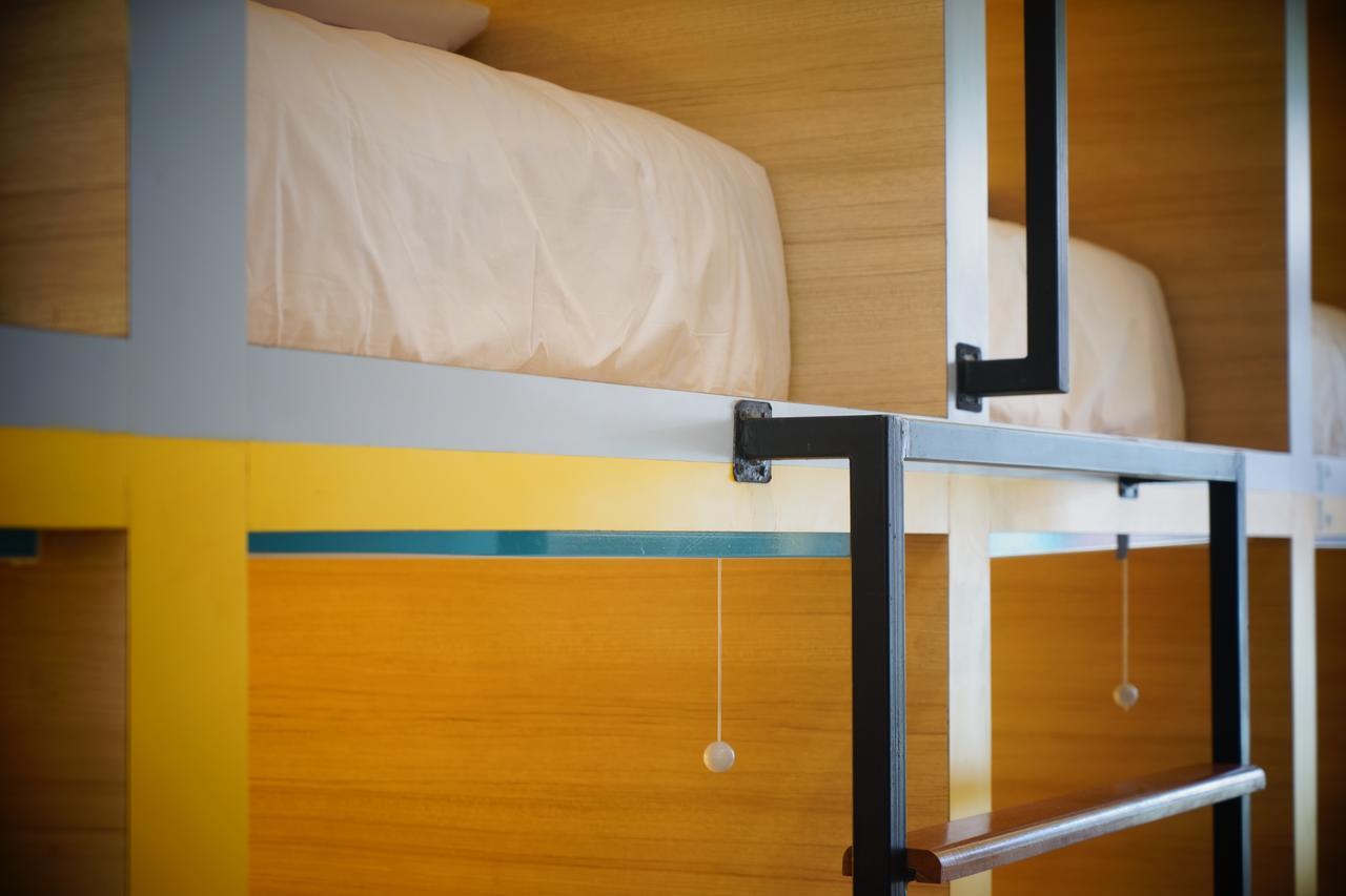 Borough Capsule Hostel Bali Легиан Экстерьер фото