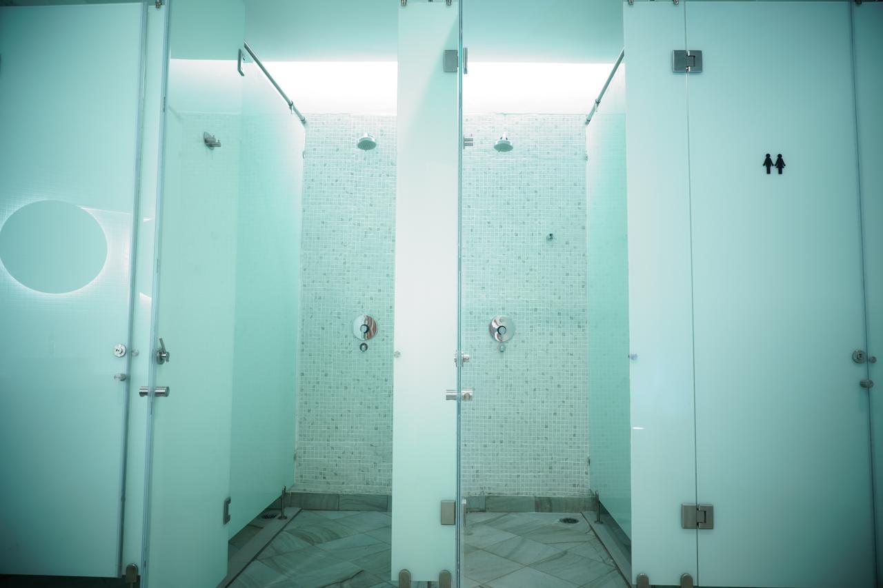 Borough Capsule Hostel Bali Легиан Экстерьер фото
