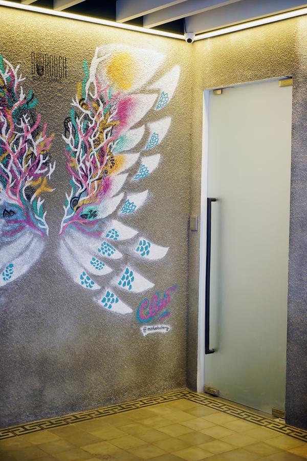 Borough Capsule Hostel Bali Легиан Экстерьер фото