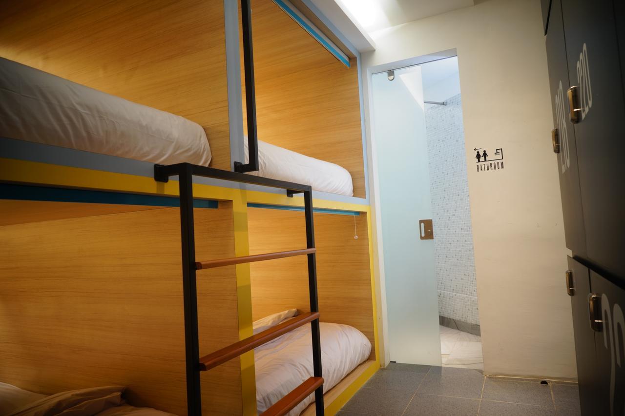 Borough Capsule Hostel Bali Легиан Экстерьер фото