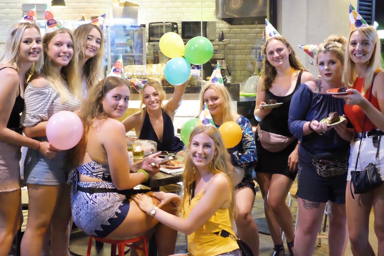 Borough Capsule Hostel Bali Легиан Экстерьер фото