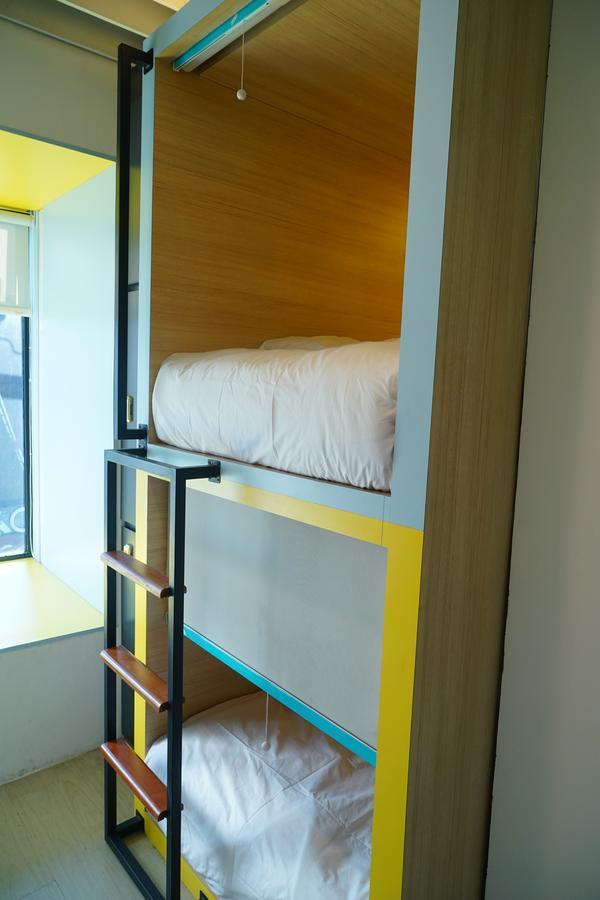 Borough Capsule Hostel Bali Легиан Экстерьер фото